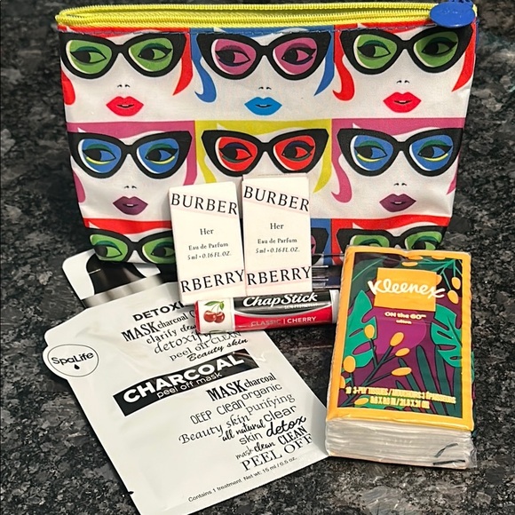 Burberry Her Beauty Bundle Burberry Her x2 5ml travel & Ipsy Bag & Charcoal Peel - Picture 4 of 12